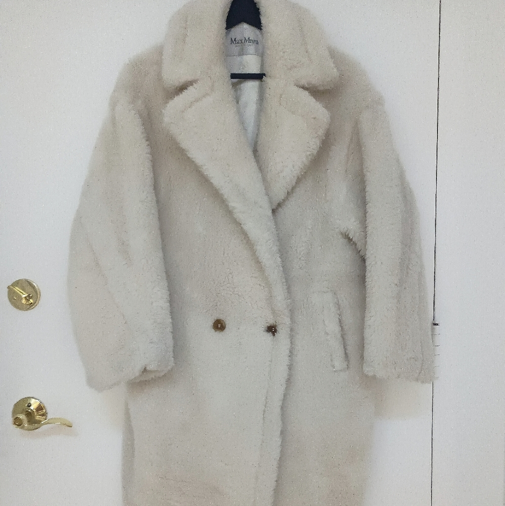 SOLD‼️ Max Mara Teddy coat in ivory white